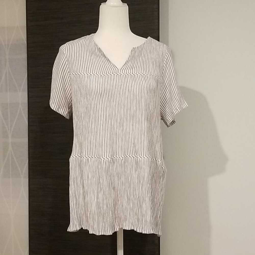 Black Friday Sale:Cotton Bleu Split Neck Short Sleeve Shirt, Size XL, EUC